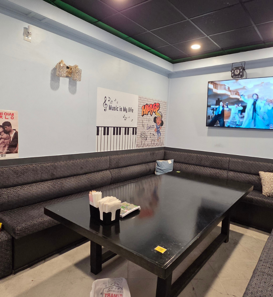 Private karaoke room at Byul Bam Pocha — couch seating, low table, big-screen song system